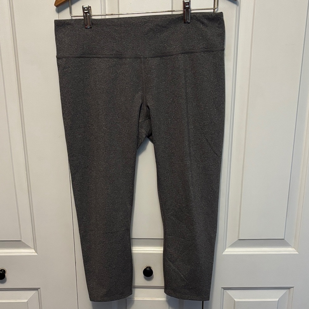REI Co-op Heather Grey Capris, Size Large